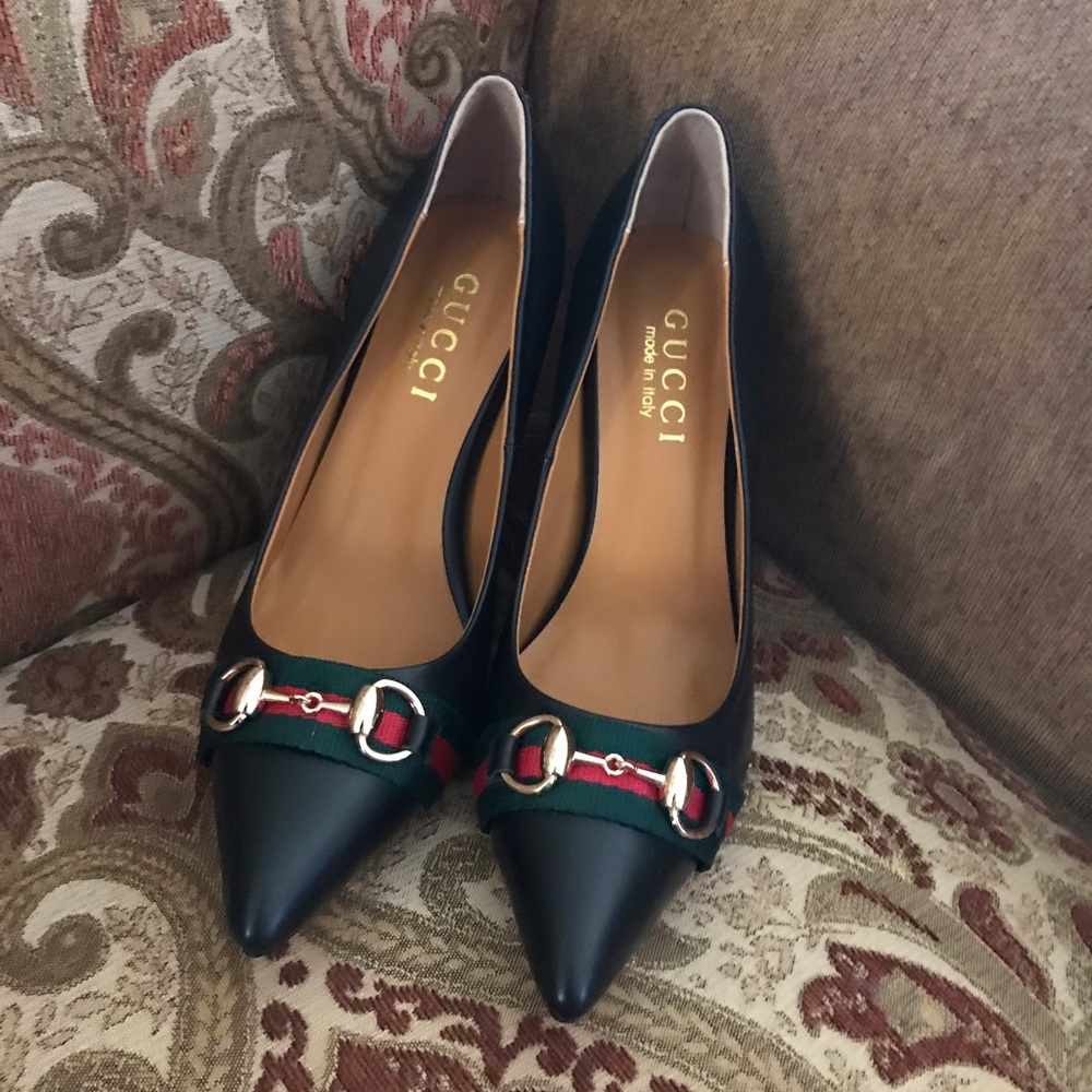Black pumps for sale